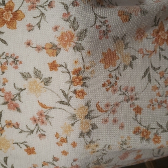AMERICAN Eagle Waffle Flower Print Crop Top - Picture 3 of 8